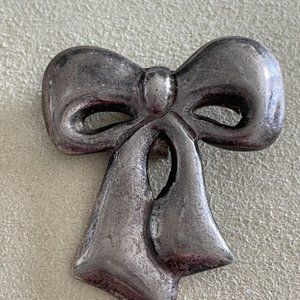 Small CartoonVintage Bow Pendant/Pin